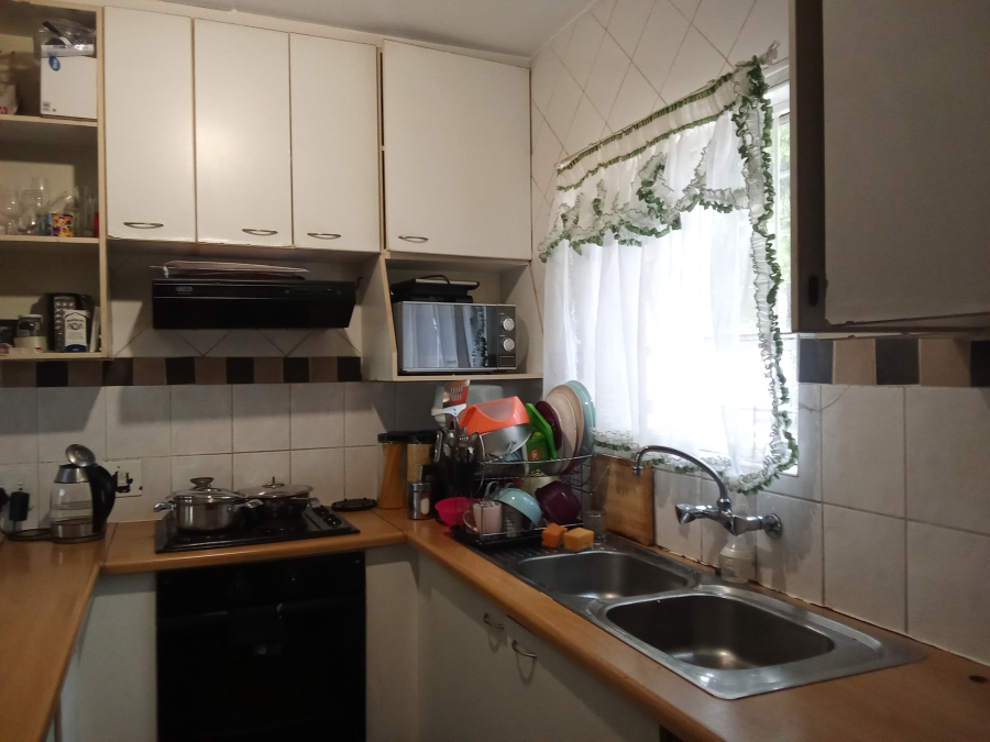 To Let 1 Bedroom Property for Rent in Alberante Gauteng