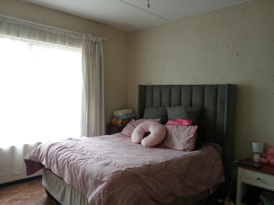 To Let 1 Bedroom Property for Rent in Alberante Gauteng
