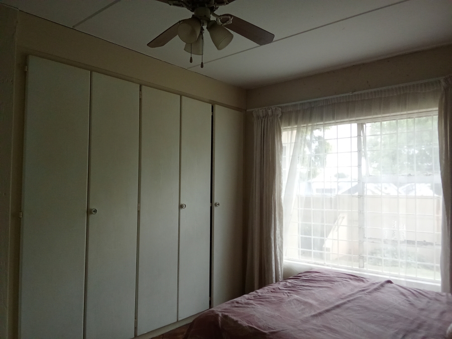 To Let 1 Bedroom Property for Rent in Alberante Gauteng