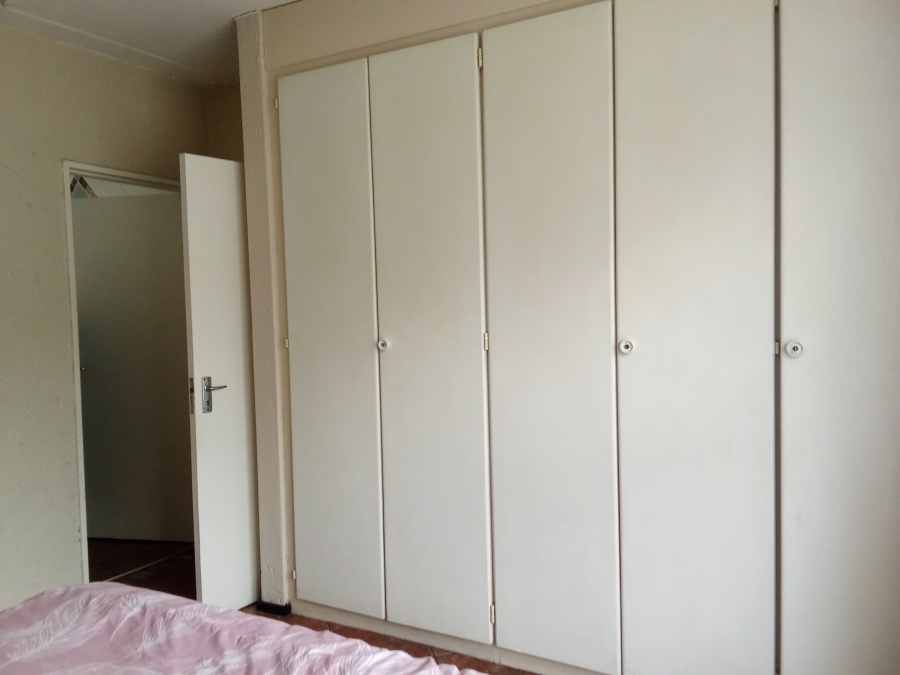 To Let 1 Bedroom Property for Rent in Alberante Gauteng