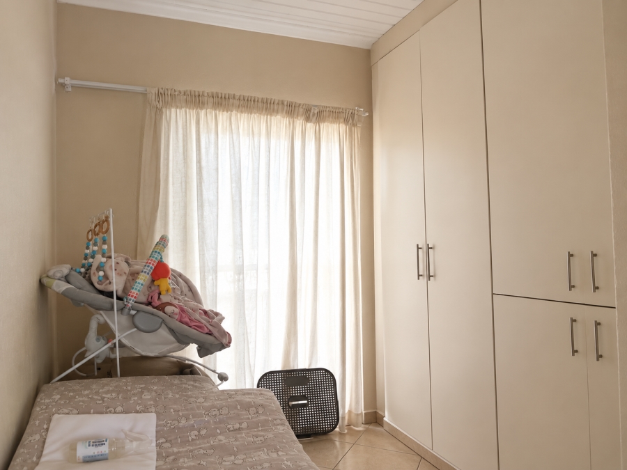 To Let 1 Bedroom Property for Rent in Alberante Gauteng