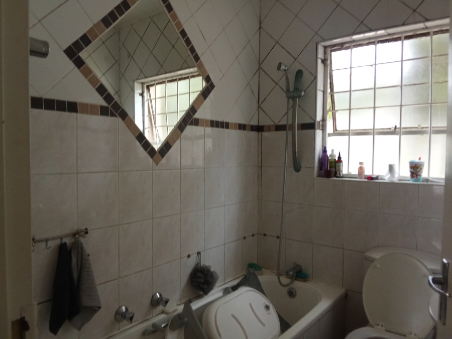To Let 1 Bedroom Property for Rent in Alberante Gauteng