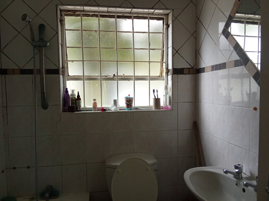To Let 1 Bedroom Property for Rent in Alberante Gauteng