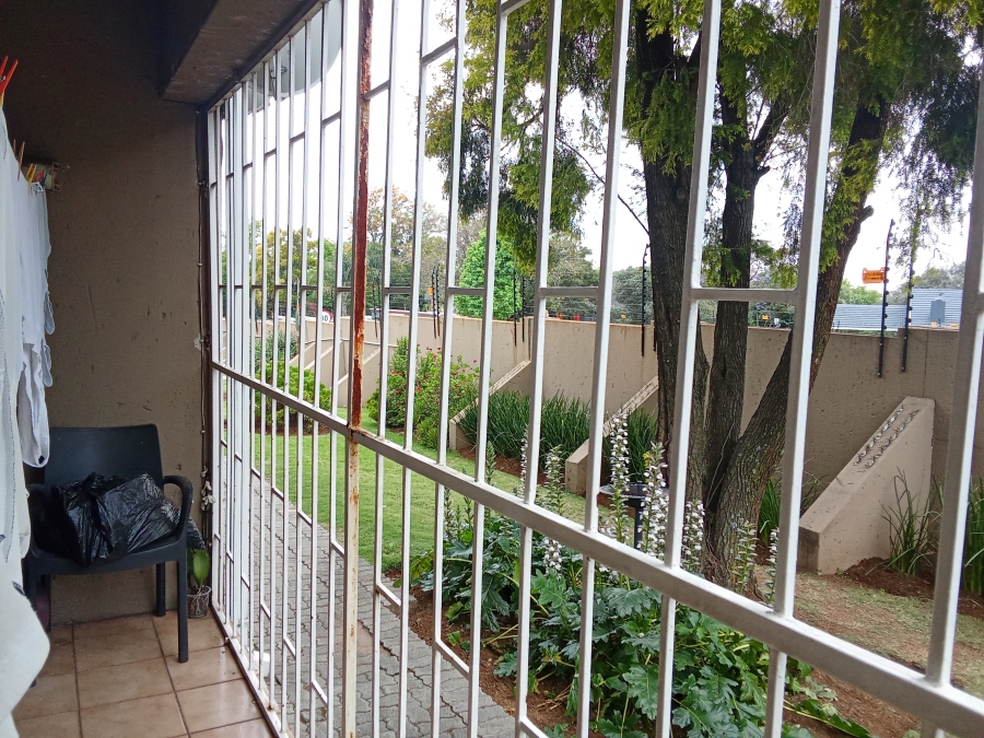 To Let 1 Bedroom Property for Rent in Alberante Gauteng