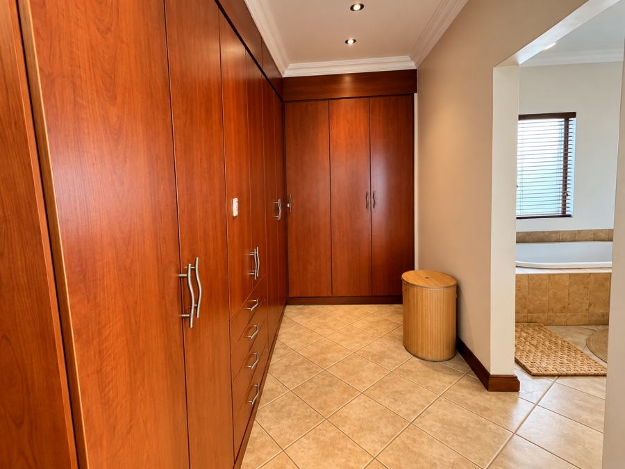 5 Bedroom Property for Sale in Midstream Estate Gauteng