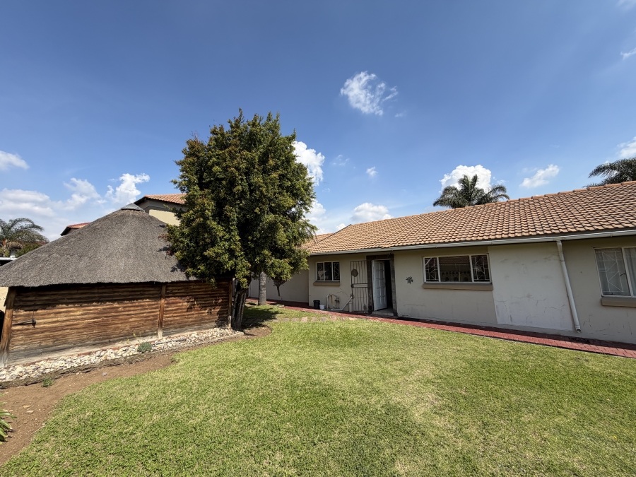 4 Bedroom Property for Sale in Sonneveld Gauteng
