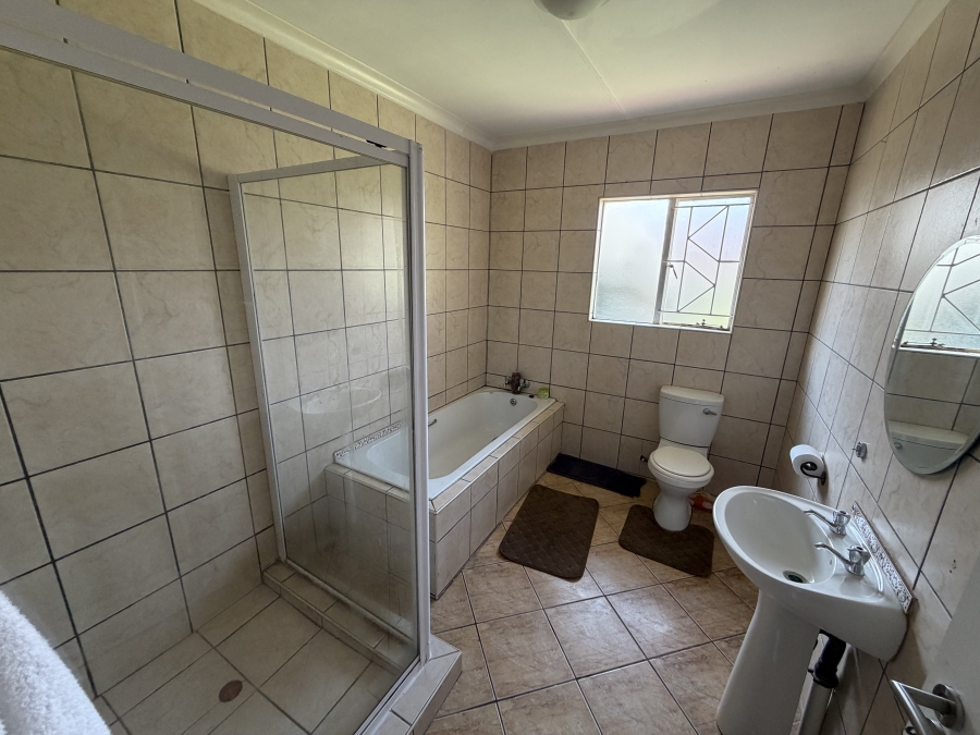 4 Bedroom Property for Sale in Sonneveld Gauteng