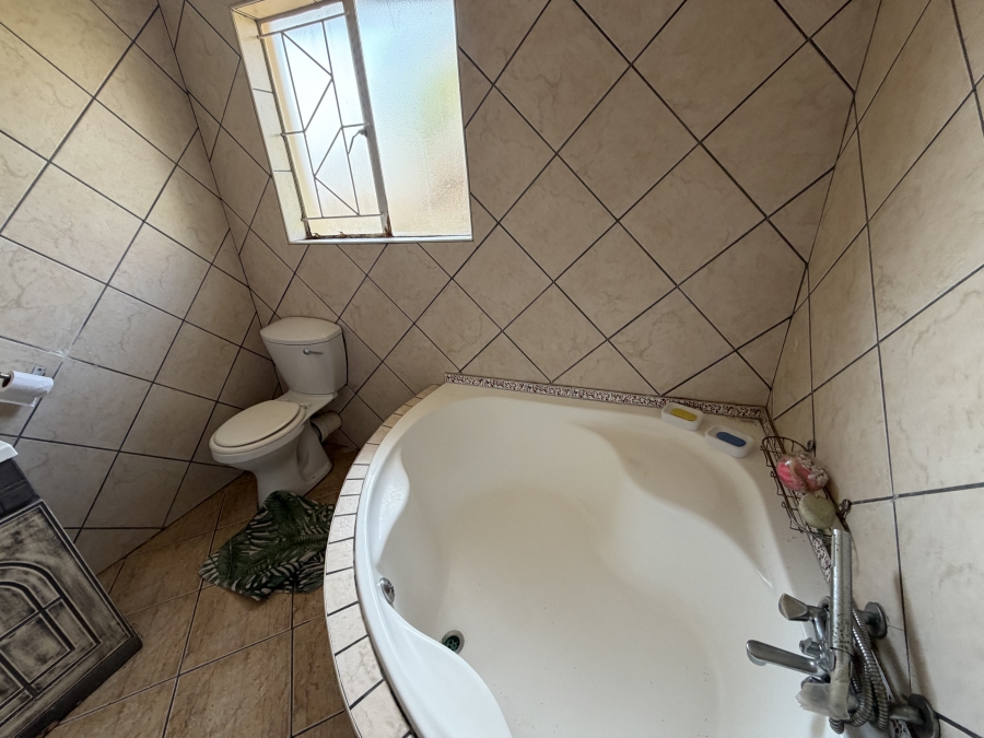 4 Bedroom Property for Sale in Sonneveld Gauteng