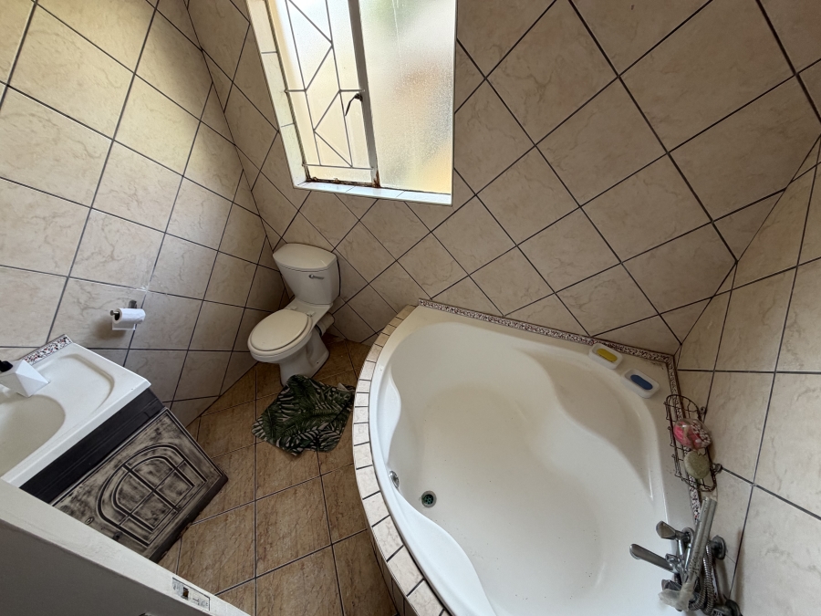4 Bedroom Property for Sale in Sonneveld Gauteng