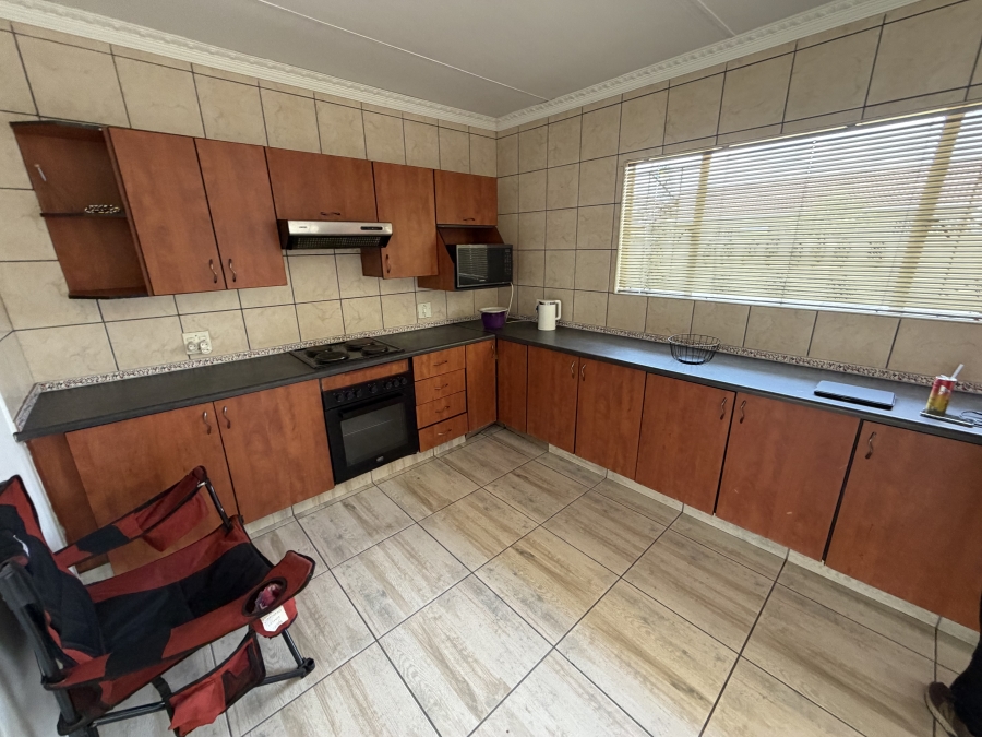 4 Bedroom Property for Sale in Sonneveld Gauteng