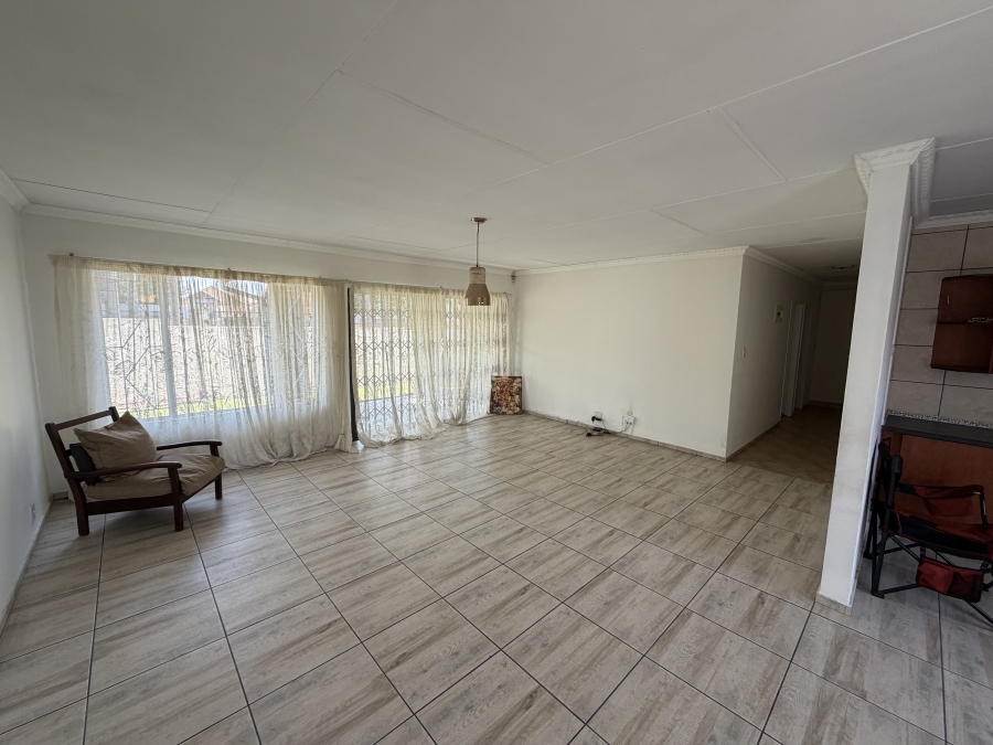 4 Bedroom Property for Sale in Sonneveld Gauteng