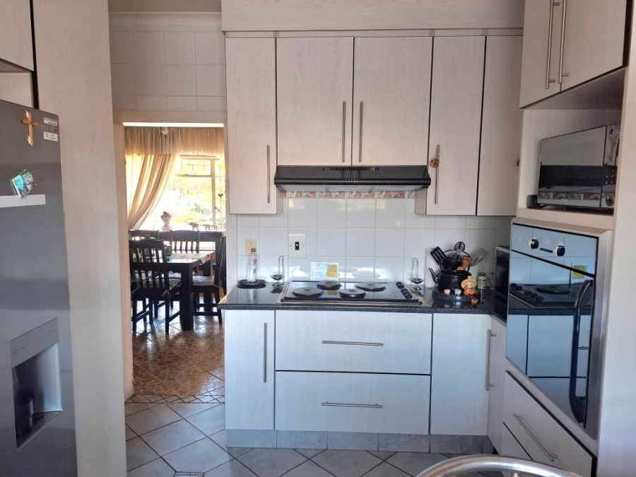 3 Bedroom Property for Sale in Helikonpark Gauteng