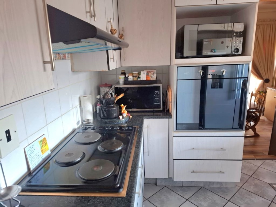 3 Bedroom Property for Sale in Helikonpark Gauteng