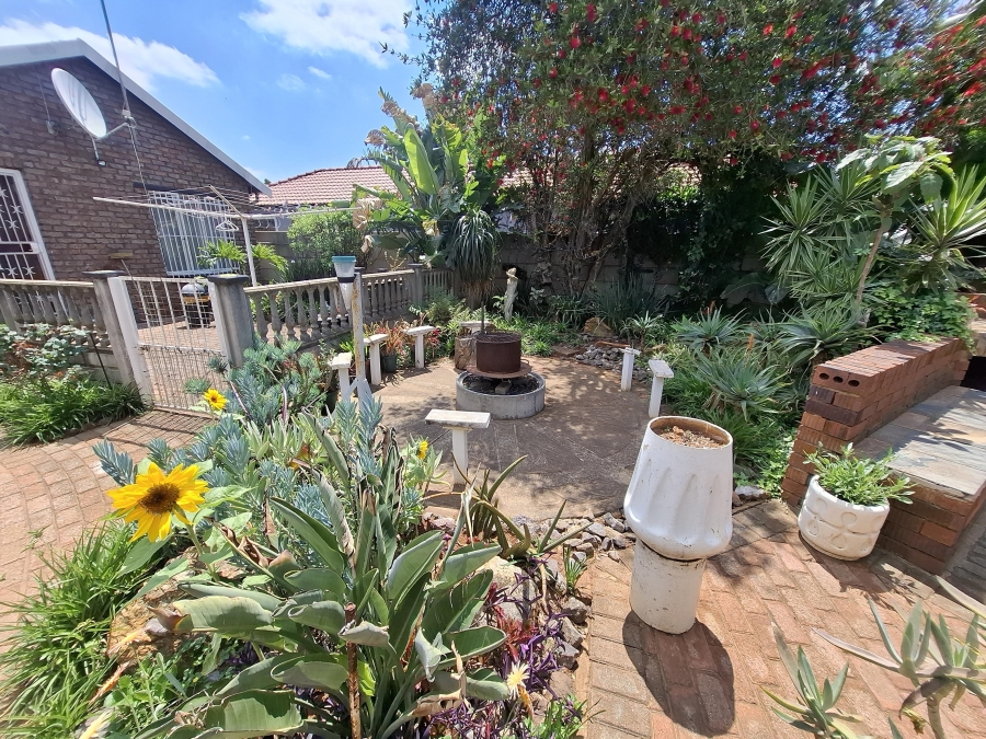 3 Bedroom Property for Sale in Helikonpark Gauteng