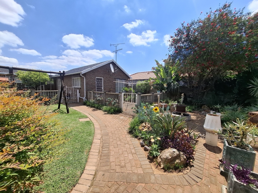 3 Bedroom Property for Sale in Helikonpark Gauteng