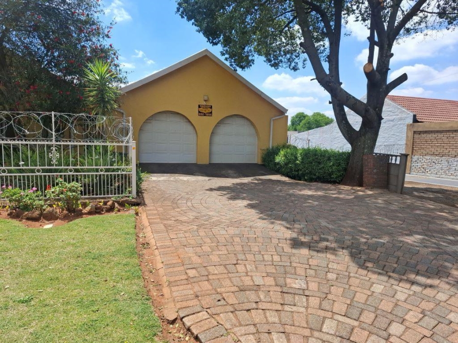 3 Bedroom Property for Sale in Helikonpark Gauteng
