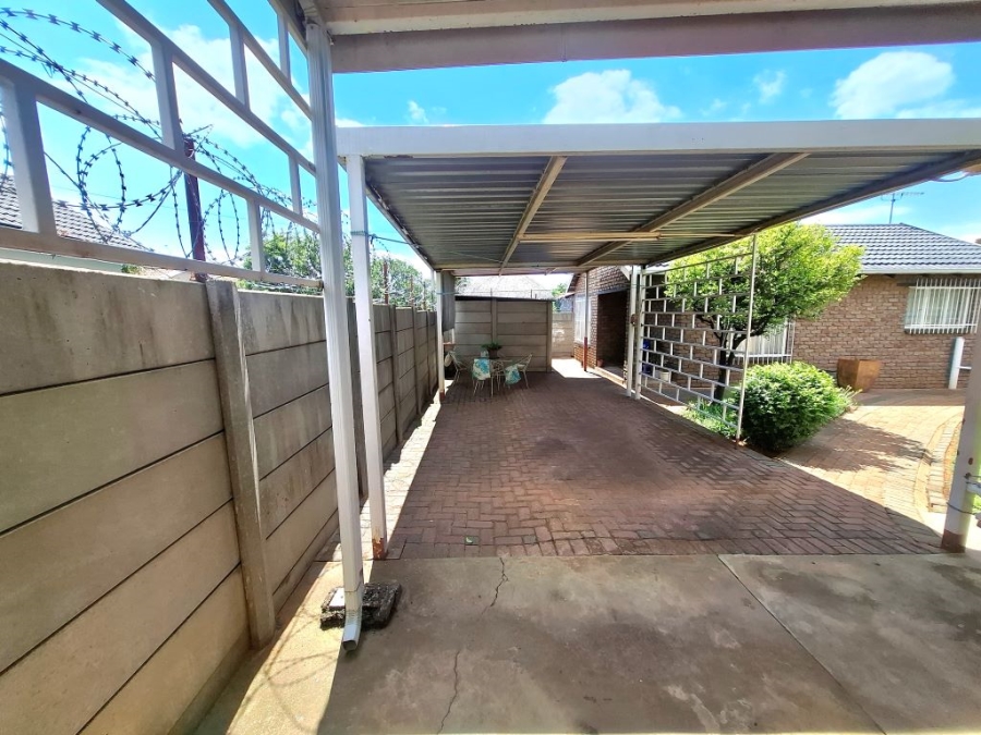 3 Bedroom Property for Sale in Helikonpark Gauteng
