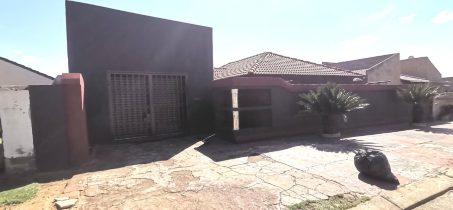 3 Bedroom Property for Sale in Katlehong South Gauteng