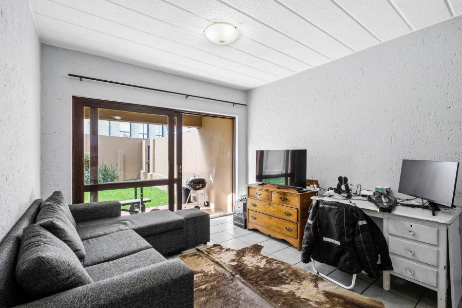 1 Bedroom Property for Sale in Magaliessig Gauteng