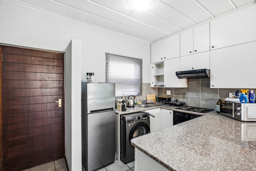 1 Bedroom Property for Sale in Magaliessig Gauteng