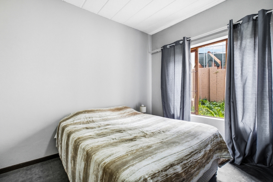 1 Bedroom Property for Sale in Magaliessig Gauteng