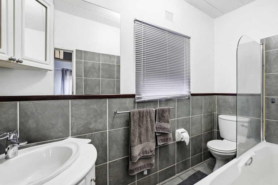 1 Bedroom Property for Sale in Magaliessig Gauteng