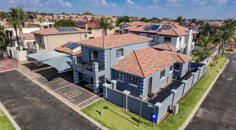 3 Bedroom Property for Sale in Sonneveld Gauteng
