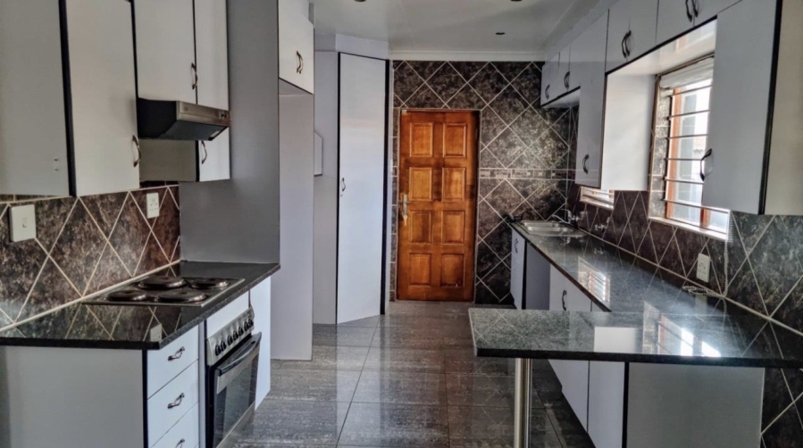 3 Bedroom Property for Sale in Sonneveld Gauteng