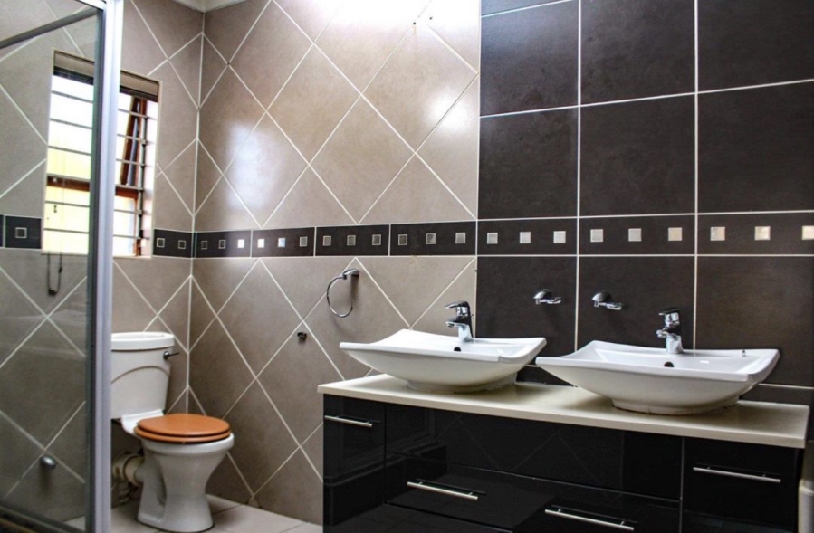 3 Bedroom Property for Sale in Sonneveld Gauteng