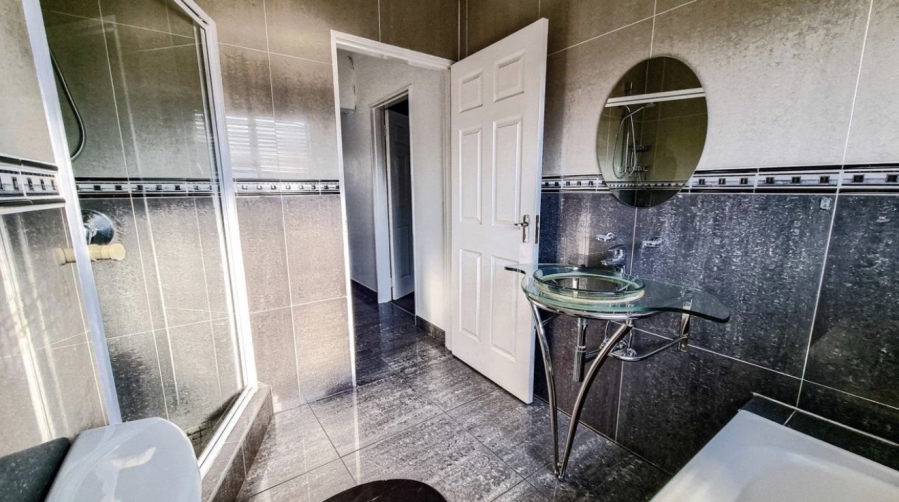 3 Bedroom Property for Sale in Sonneveld Gauteng