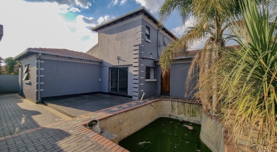 3 Bedroom Property for Sale in Sonneveld Gauteng