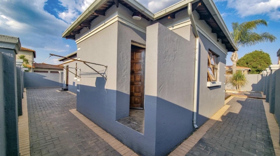 3 Bedroom Property for Sale in Sonneveld Gauteng