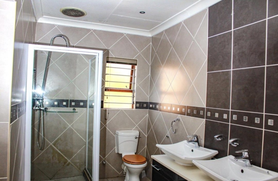 3 Bedroom Property for Sale in Sonneveld Gauteng