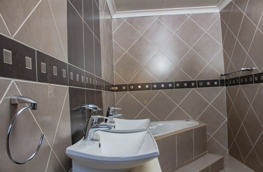 3 Bedroom Property for Sale in Sonneveld Gauteng