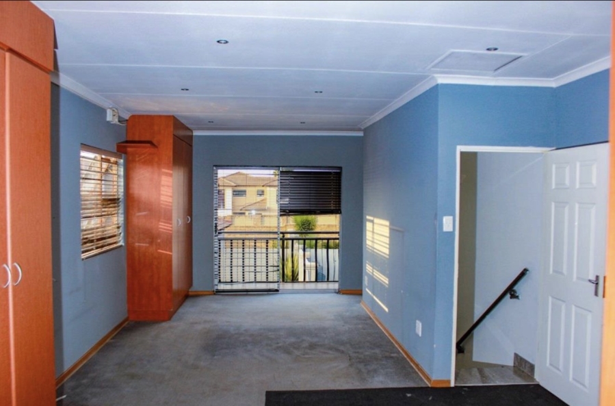 3 Bedroom Property for Sale in Sonneveld Gauteng