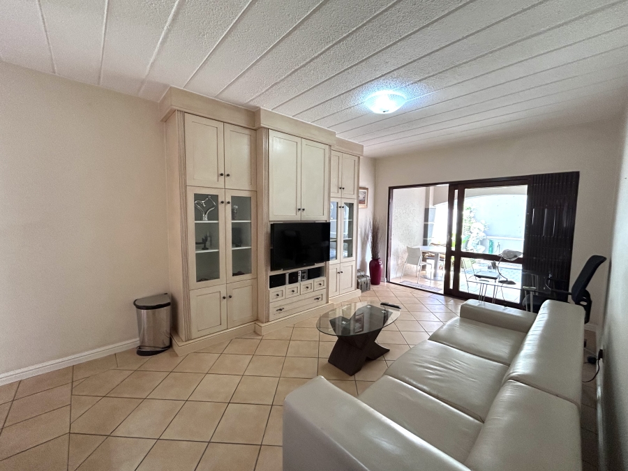To Let 1 Bedroom Property for Rent in Waverley Gauteng