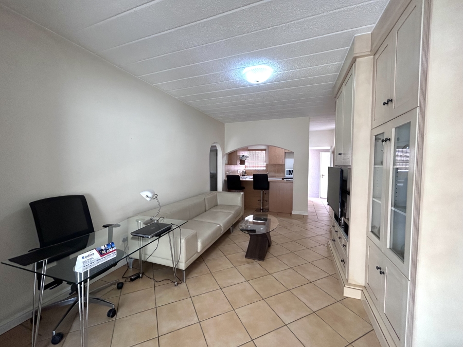 To Let 1 Bedroom Property for Rent in Waverley Gauteng