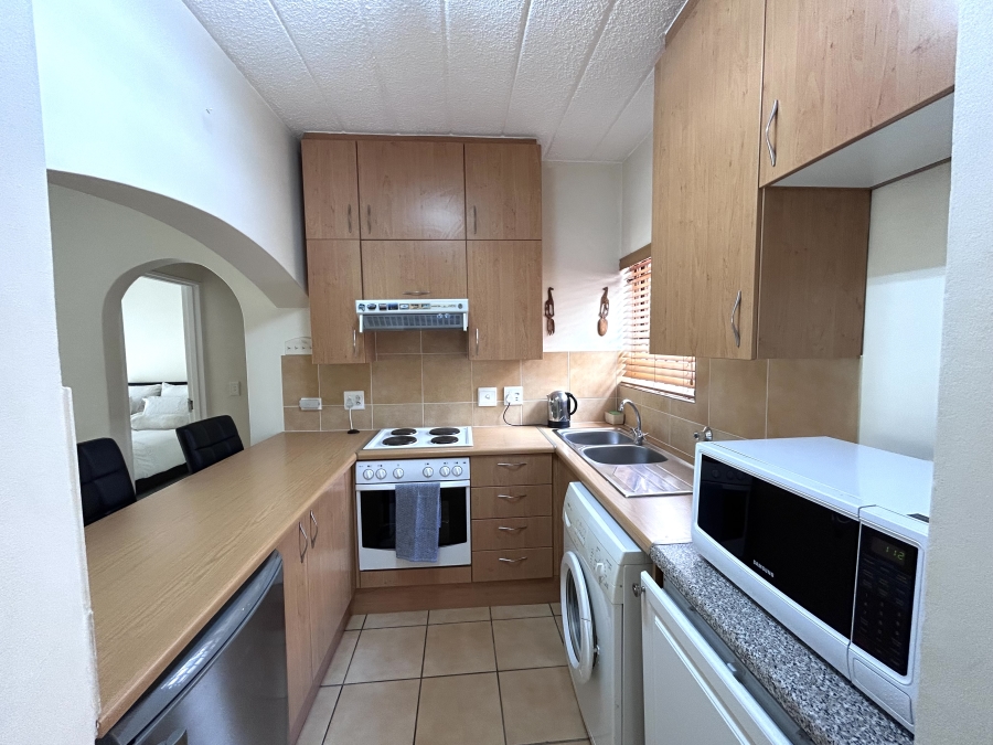 To Let 1 Bedroom Property for Rent in Waverley Gauteng