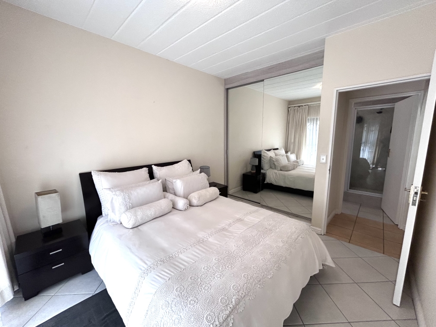 To Let 1 Bedroom Property for Rent in Waverley Gauteng