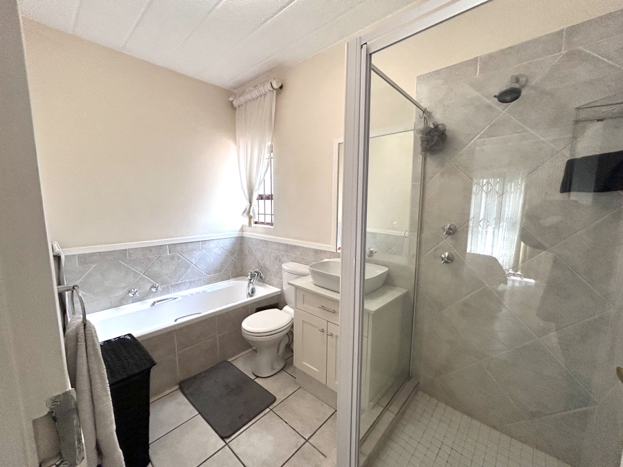 To Let 1 Bedroom Property for Rent in Waverley Gauteng