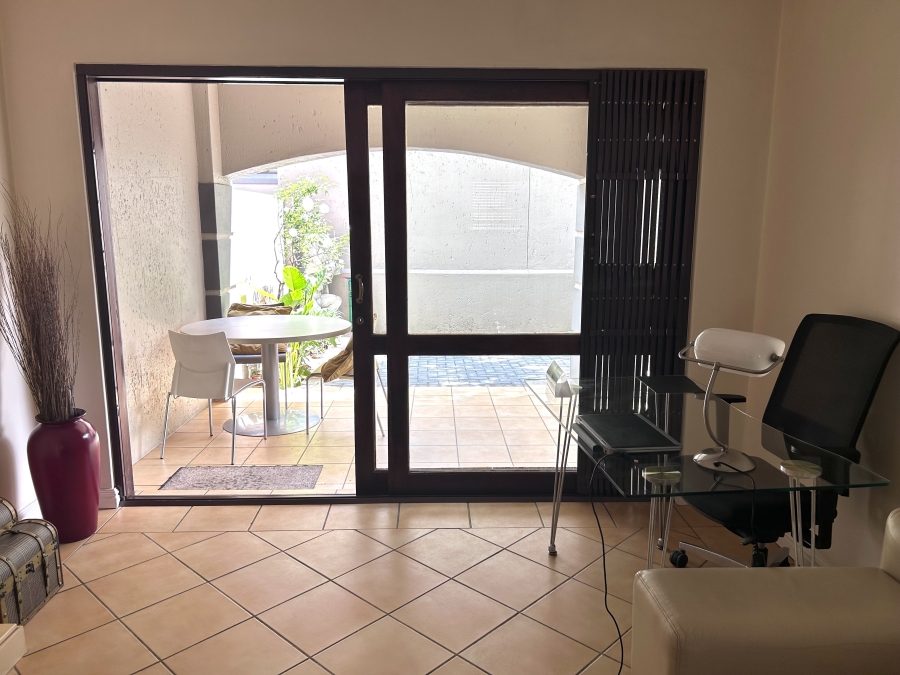 To Let 1 Bedroom Property for Rent in Waverley Gauteng