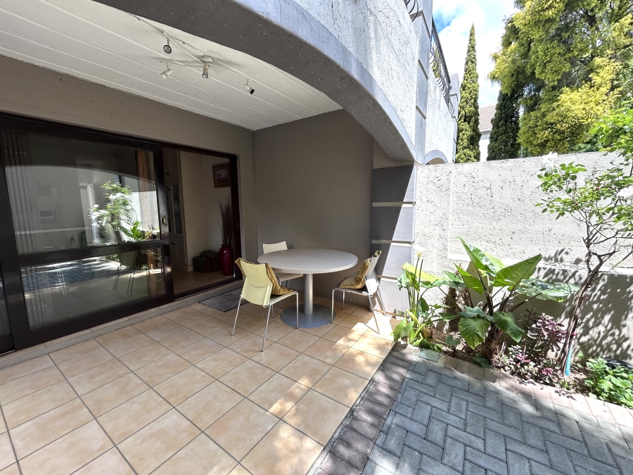 To Let 1 Bedroom Property for Rent in Waverley Gauteng