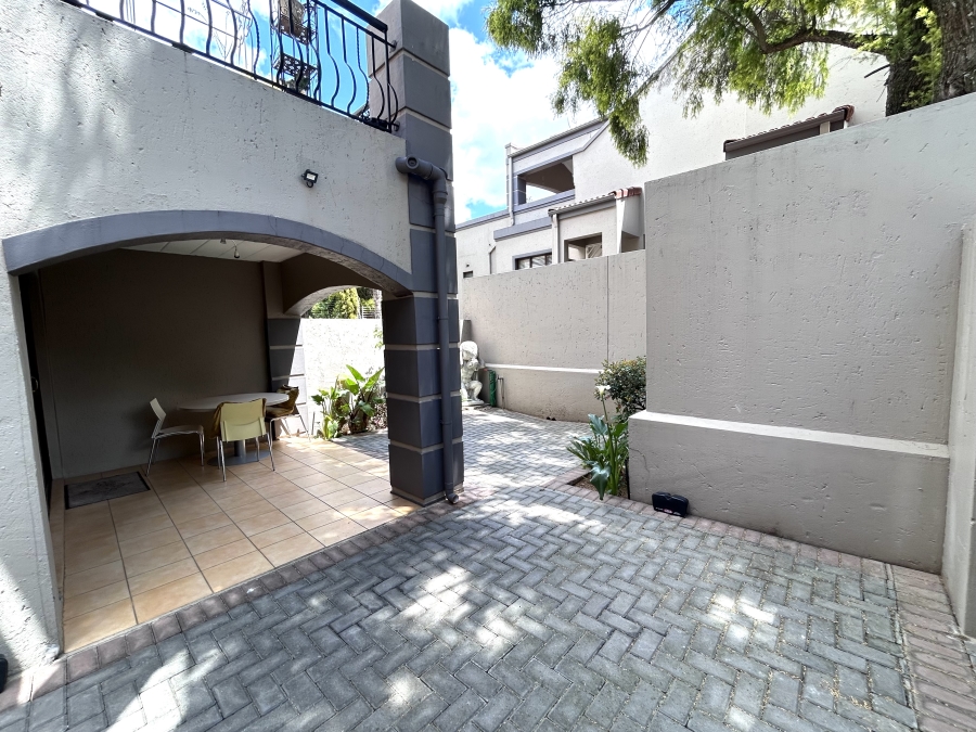 To Let 1 Bedroom Property for Rent in Waverley Gauteng