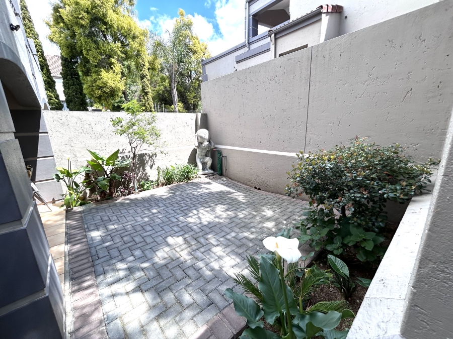 To Let 1 Bedroom Property for Rent in Waverley Gauteng