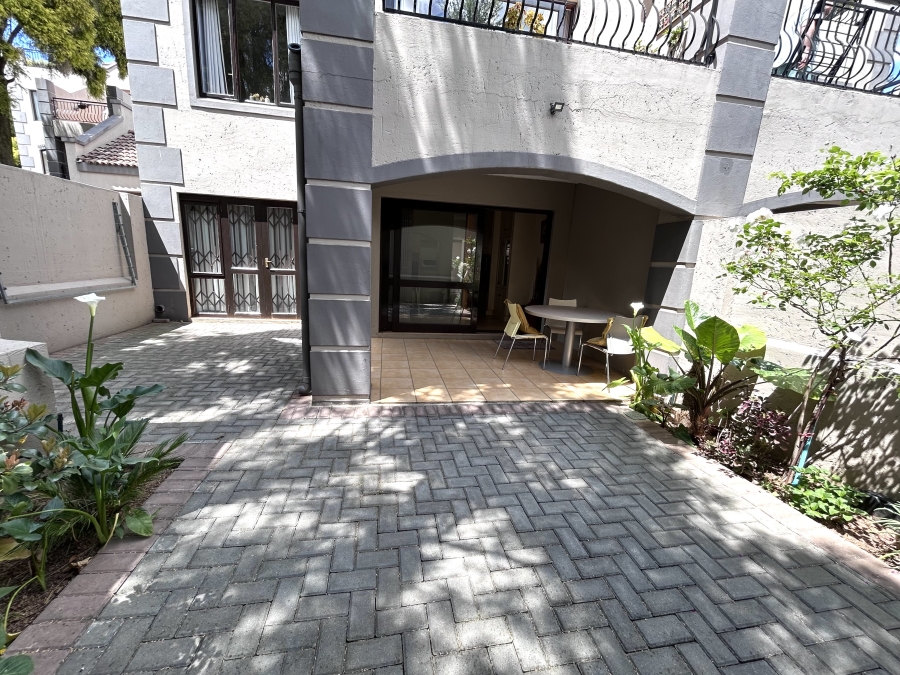 To Let 1 Bedroom Property for Rent in Waverley Gauteng