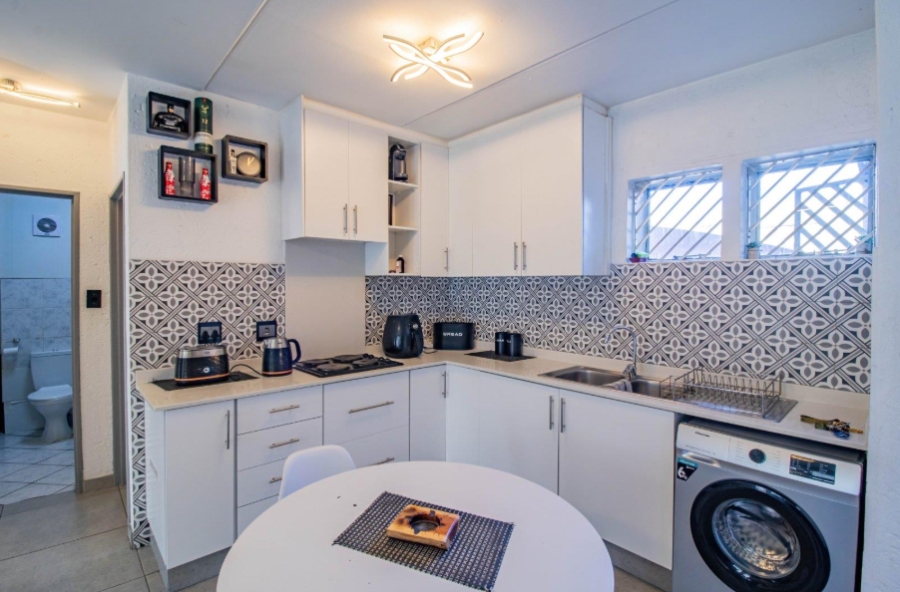 2 Bedroom Property for Sale in Mulbarton Gauteng