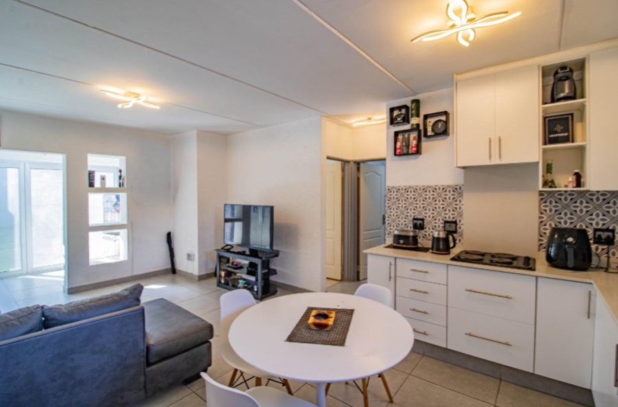 2 Bedroom Property for Sale in Mulbarton Gauteng