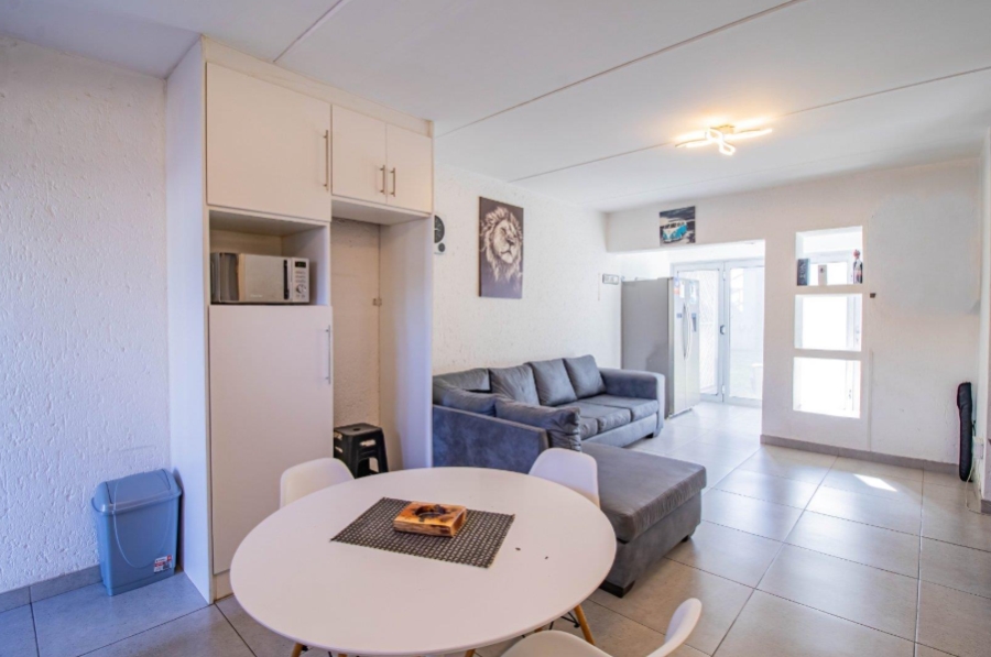 2 Bedroom Property for Sale in Mulbarton Gauteng
