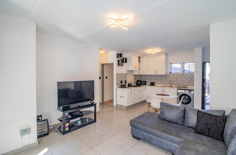 2 Bedroom Property for Sale in Mulbarton Gauteng