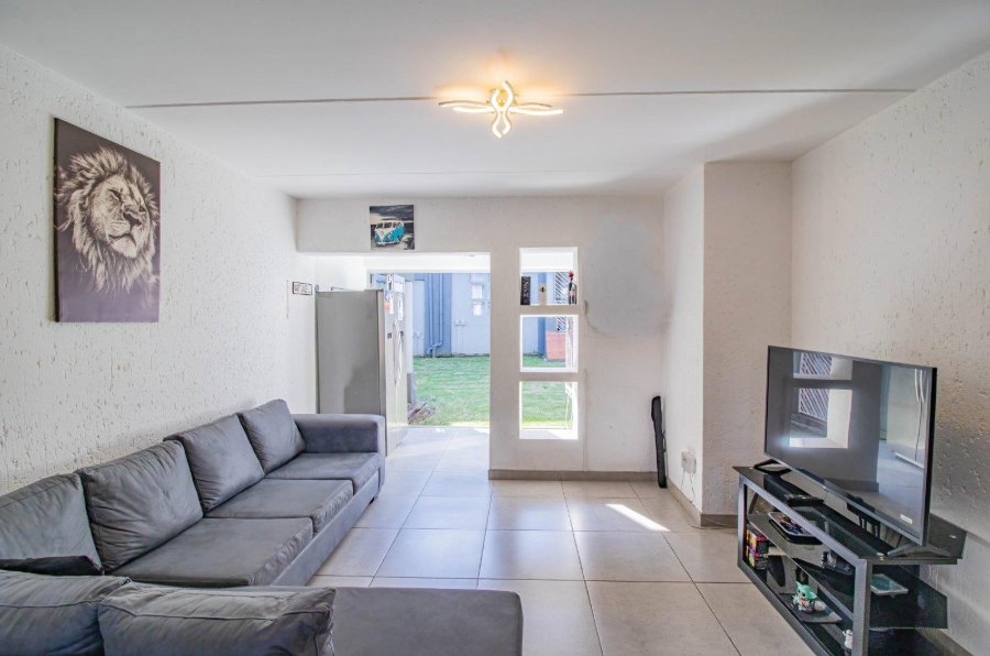 2 Bedroom Property for Sale in Mulbarton Gauteng